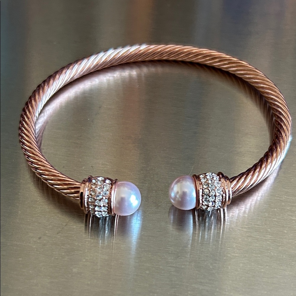 Rose Gold Bangle with Pearls